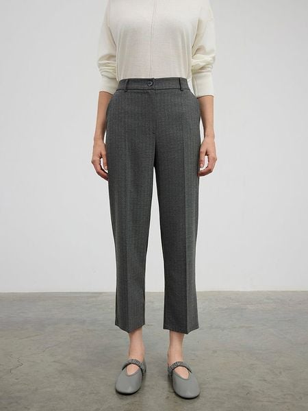 BGN Spodnie w kolorze antracytowym rozmiar: 34. Czarne spodnie materiałowe damskie BGN, bez wzorów, z materiału, z podwyższonym stanem. Za 132.05 zł.