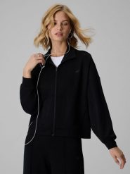 4F Bluza dresowa loose bez kaptura damska - czarna M. Czarne bluzy z kapturem damskie 4f, m, bez wzorów, z dresówki. Za 199.99 zł.