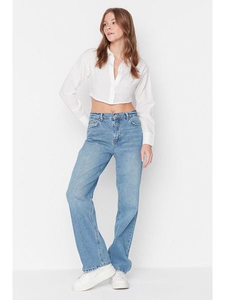 Trendyol Dżinsy - Comfort fit - w kolorze błękitnym rozmiar: 38. Niebieskie jeansy damskie Trendyol. Za 118.28 zł.