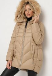 Beżowa Pikowana Kurtka o Trapezowym Kroju z Kapturem i Odpinanym Futerkiem Deolaine. Brązowe kurtki damskie Born2be, l, bez wzorów, z jeansu, z kapturem. Za 179.99 zł.