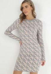 Jasnoróżowa Sukienka Dzianinowa w Geometryczny Wzór Hynnee. Czerwone sukienki damskie Born2be, m, z aplikacjami, z dzianiny, bez kołnierzyka, bez ramiączek, mini. W wyprzedaży za 95.99 zł.