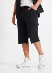 Długie dresowe bermudy bojówki z czystej bawełny, regular fit. Czarne szorty męskie bonprix, bez wzorów, z bawełny. Za 114.99 zł.