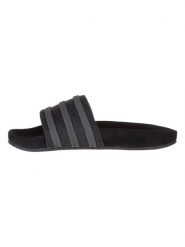 Adidas Skórzane klapki "Adilette" w kolorze czarnym rozmiar: 35 2/3. Czarne klapki damskie Adidas, bez wzorów, bez obcasa. Za 70.08 zł.