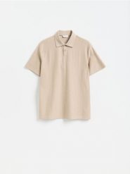 Koszulka polo comfort fit - beżowy. Brązowe koszulki polo męskie Reserved, l, bez wzorów, z dzianiny, bez ramiączek. Za 79.99 zł.