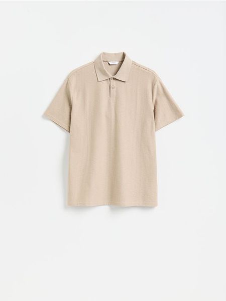 Koszulka polo comfort fit - beżowy. Brązowe koszulki polo męskie Reserved, l, bez wzorów, z dzianiny, bez ramiączek. Za 79.99 zł.