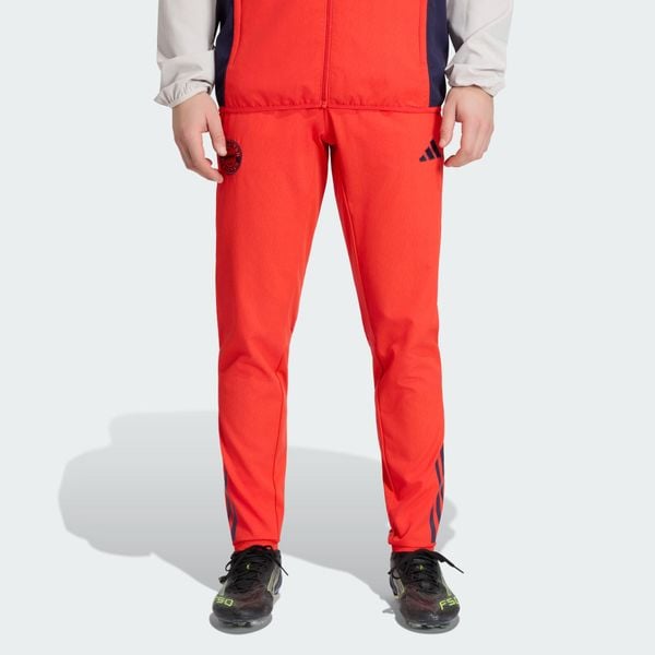 Spodnie FC Bayern 2025/2026 Tiro25 Competition Presentation. Czerwone spodnie materiałowe męskie Adidas. Za 279.00 zł.