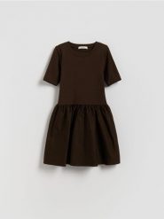 Sukienka z łączonych materiałów - brązowy. Brązowe sukienki dziewczęce Reserved, bez wzorów, z bawełny, bez ramiączek. Za 79.99 zł.