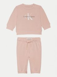 Calvin Klein Jeans Dres Monogram IN0IN00017 Różowy Regular Fit. Czerwone spodnie dziewczęce Calvin Klein Jeans, z bawełny. Za 359.99 zł.