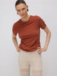 T-shirt z modalem - miedziany. Brązowe t-shirty damskie Reserved, l, bez wzorów, z dzianiny, bez kołnierzyka. W wyprzedaży za 39.99 zł.