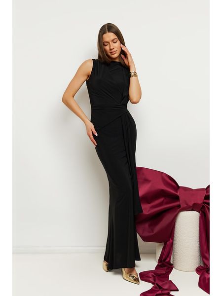 Made of emotion Sukienka w kolorze czarnym rozmiar: M. Czarne sukienki damskie Made Of Emotion, m, bez wzorów, bez kołnierzyka, bez ramiączek, maxi. Za 269.99 zł.