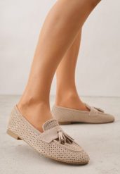 Beżowe Mokasyny z Imitacji Zamszu z Ozdobną Perforacją i Frędzlami Yenone. Brązowe mokasyny damskie Born2be, z jeansu. Za 89.99 zł.