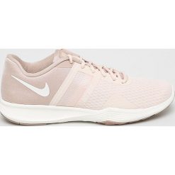 Nike - Buty City Trainer 2. Czerwone buty sportowe na co dzień damskie Nike, bez wzorów, z gumy. Za 249.90 zł.
