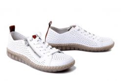 RIEKER N2405-80 white, półbuty damskie. Białe półbuty damskie Rieker, w ażurowe wzory, bez obcasa. Za 369.90 zł.