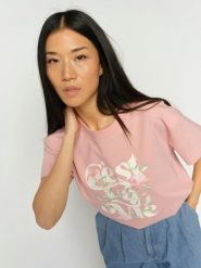 MOS MOSH Koszulka - MMFlowish Kobiety wiskoza różowy, S. Czerwone t-shirty damskie Mos Mosh, s, bez wzorów, z wiskozy, bez kołnierzyka. Za 169.95 zł.