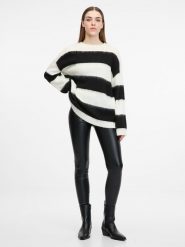 Orsay Legginsy w kolorze czarnym ze skóry syntetycznej rozmiar: S. Czarne legginsy damskie ORSAY, s, bez wzorów, ze skóry. Za 34.99 zł.