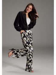 SWING Kurtka w kolorze czarnym rozmiar: 42. Czarne kurtki damskie Swing, bez wzorów, bez kaptura. Za 244.80 zł.