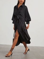 Milan Kiss Sukienka w kolorze czarnym rozmiar: XL. Czarne sukienki damskie Milan Kiss, xl, bez wzorów, z bawełny, bez kołnierzyka, bez ramiączek, midi. Za 173.99 zł.