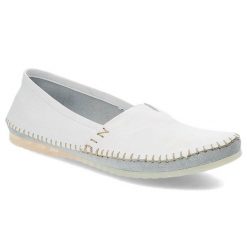 Białe Półbuty Armodo Skórzane Wygodne Buty. Białe półbuty damskie Armodo, bez wzorów, ze skóry, bez obcasa. Za 209.00 zł.