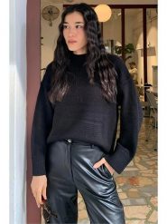 MADMEXT Sweter w kolorze czarnym rozmiar: S. Czarne golfy damskie MADMEXT, s, bez wzorów, bez ramiączek. Za 130.99 zł.