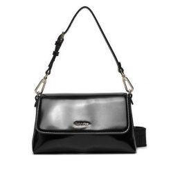 Torebka Calvin Klein. Czarne torebki klasyczne damskie CALVIN KLEIN, bez wzorów, bez dodatków. Za 289.99 zł.