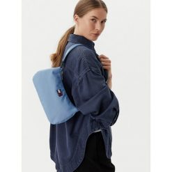 Torebka Tommy Jeans. Niebieskie torebki klasyczne damskie Tommy Jeans, bez wzorów, z jeansu, bez dodatków. Za 249.99 zł.