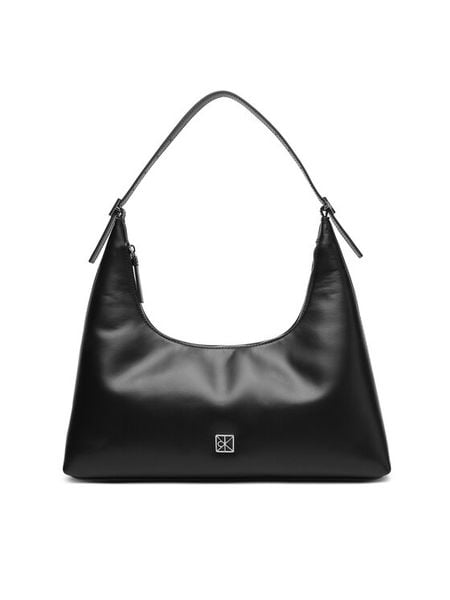 Calvin Klein Torebka Emblem Hw Lthr Shoulder Bag LV04F3262G Czarny. Czarne torebki klasyczne damskie CALVIN KLEIN, bez wzorów, ze skóry, bez dodatków. Za 619.99 zł.