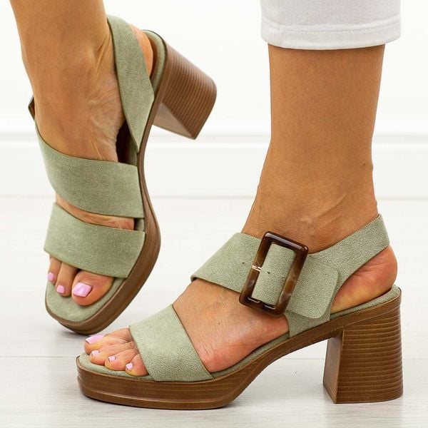 Zielone sandały damskie na słupku Potocki 54307. Zielone sandały damskie POTOCKI, bez wzorów, z materiału, bez obcasa, na platformie. Za 169.00 zł.