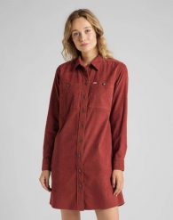 LEE WORKSHIRT DRESS DAMSKA SUKIENKA KOSZULOWA RED OCHRE L50SMROE 112111408. Brązowe sukienki damskie Lee, l, bez wzorów, bez kołnierzyka, bez ramiączek, koszulowe. Za 199.99 zł.