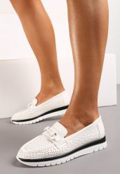 Białe Mokasyny z Drobną Perforacją i Klamerką ze Skórzaną Wkładką Avaxia. Białe mokasyny damskie Born2be, z materiału. Za 139.99 zł.