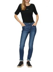 S.Oliver Koszulka w kolorze czarnym rozmiar: 42. Czarne bluzki damskie S.Oliver, s, bez wzorów, bez kołnierzyka, bez ramiączek. Za 32.52 zł.