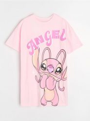 Bawełniana koszula nocna z nadrukiem Lilo & Stitch - różowy. Czerwone koszule nocne damskie Sinsay, bez wzorów, z bawełny. Za 39.99 zł.