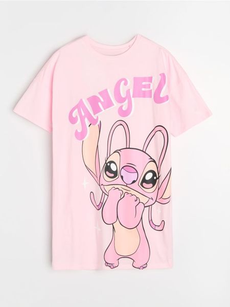 Bawełniana koszula nocna z nadrukiem Lilo & Stitch - różowy. Czerwone koszule nocne damskie Sinsay, bez wzorów, z bawełny. Za 39.99 zł.