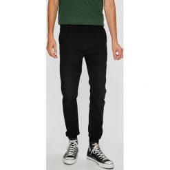 Only & Sons - Spodnie Chino. Czarne spodnie materiałowe męskie Only & Sons, bez wzorów, z bawełny, casualowe. W wyprzedaży za 99.90 zł.
