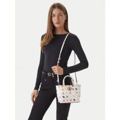 Torebka Guess. Białe torebki klasyczne damskie Guess, z aplikacjami, bez dodatków. Za 589.99 zł.