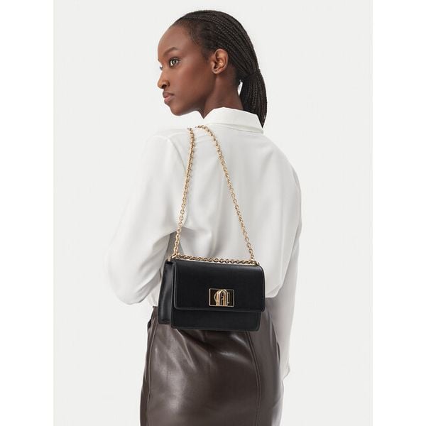 Torebka Furla. Czarne torebki klasyczne damskie Furla, bez wzorów, bez dodatków. Za 1,559.00 zł.
