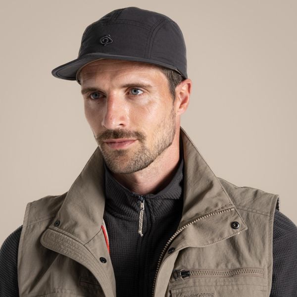 Czapka z daszkiem Craghoppers NosiLife Packable Cap II. Czarne czapki męskie CRAGHOPPERS, bez wzorów, z materiału. Za 135.20 zł.