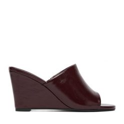 Klapki JENNY. Czerwone klapki damskie Jenny, bez wzorów, bez obcasa. Za 119.99 zł.