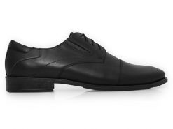 Czarne półmatowe obuwie wizytowe na szerszą stopę T184. Czarne buty wizytowe męskie Modini Moda Męska, ze skóry, bez zapięcia. W wyprzedaży za 297.00 zł.