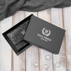 Portfel damski skórzany czarny w orientacji poziomej RFID Paolo Peruzzi AL-15-BL. Czarne portfele damskie z aplikacjami, ze skóry. Za 79.00 zł.