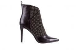Botki Bayla-144 9305 Czarne Botki 144017, Skóra naturalna - 40. Czarne botki damskie Bayla, na jesień, z jeansu, bez obcasa, na szpilce, bez zapięcia. W wyprzedaży za 179.10 zł.