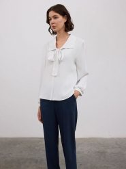 BGN Bluzka w kolorze białym rozmiar: 36. Białe bluzki damskie BGN, bez wzorów, bez kołnierzyka, bez ramiączek. Za 78.99 zł.