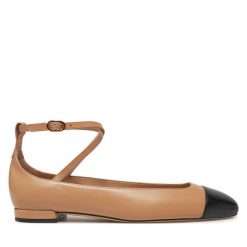 Baleriny Stuart Weitzman. Brązowe baleriny damskie Stuart Weitzman, bez wzorów, bez obcasa. Za 1,339.00 zł.