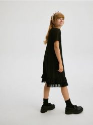 Tiulowa sukienka z cyrkoniami - czarny. Czarne sukienki dziewczęce Reserved, bez wzorów, z tiulu, bez ramiączek. W wyprzedaży za 27.99 zł.