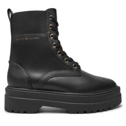 Trapery Tommy Hilfiger. Czarne trapery damskie Tommy Hilfiger, bez obcasa. Za 479.99 zł.