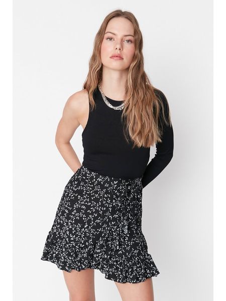 Trendyol Spódnica w kolorze czarnym rozmiar: S. Czarne spódniczki damskie Trendyol, s, bez wzorów, z podwyższonym stanem, mini, rozkloszowane. Za 45.95 zł.