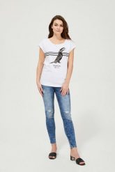 Jeansy rurki medium waist z przetarciami niebieskie. Niebieskie jeansy damskie MOODO. W wyprzedaży za 27.99 zł.