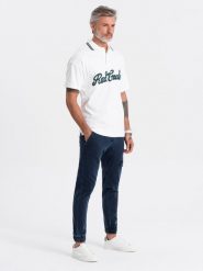 Spodnie męskie JOGGERY z kieszenią cargo - granatowe V3 OM-PADJ-0112 - L. Niebieskie spodnie materiałowe męskie Ombre Clothing, bez wzorów, z bawełny. W wyprzedaży za 79.99 zł.