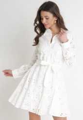 Biała Ażurowa Sukienka Bawełniana z Wiązanym Paskiem Ilerah. Białe sukienki damskie Born2be, l, w ażurowe wzory, z bawełny, boho, bez kołnierzyka, bez ramiączek, mini. W wyprzedaży za 183.99 zł.