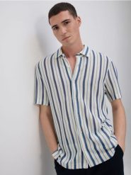 Koszula regular fit w paski - jasnoniebieski. Niebieskie koszule męskie Reserved, l, bez wzorów, z bawełny, bez kołnierzyka, bez ramiączek. Za 119.99 zł.