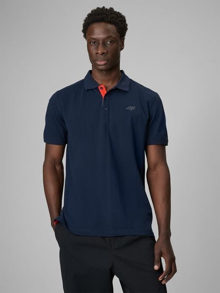 4F Koszulka polo regular męska - granatowa S. Niebieskie koszulki polo męskie 4f, m, bez wzorów, z bawełny, bez ramiączek. Za 129.99 zł.